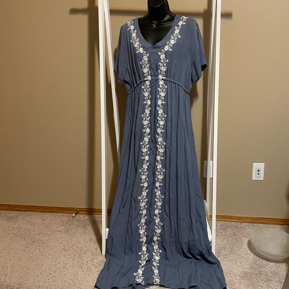 Polagram Size L dusty blue maxi dress with floral embroidery